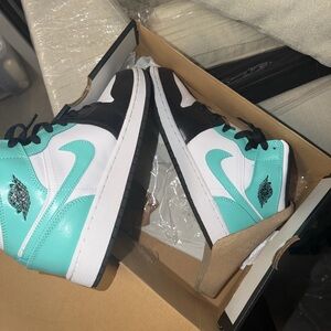Nike Air Jordan 1 Mid Tropical Twist Igloo Sneakers – Like New